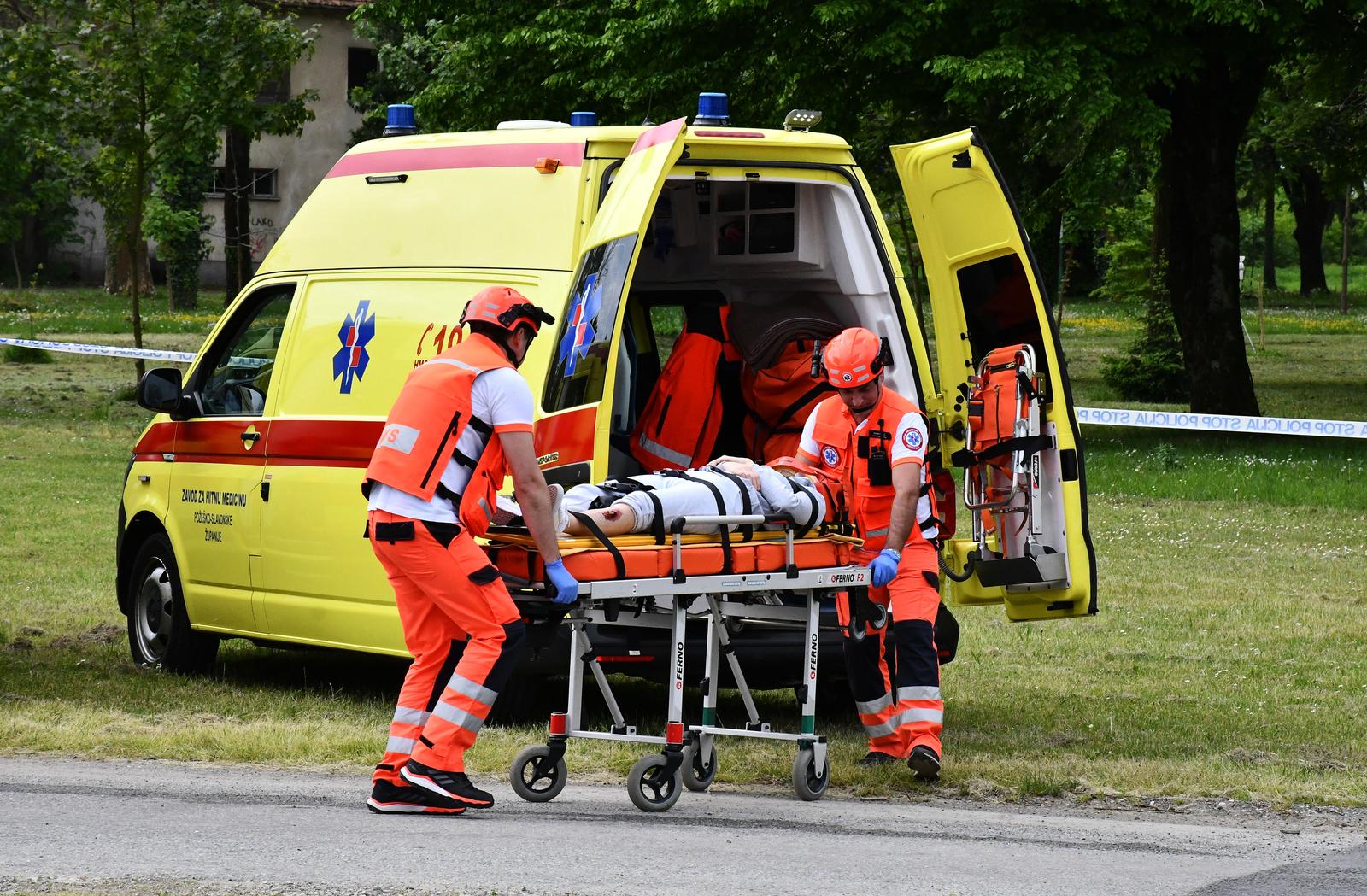 30.04.2023., Stara Gradiska - Povodom Nacionalnog dana hitne medicinske sluzbe odrzana je vjezba simulacije velike prometne nesrece u kojoj je sudjelovalo 200 osoba, pripadnika Hitne medicinske sluzbe iz cijele RH, Ministarstva unutarnjih poslova te Dobrovoljng vatrogasnog srustva Stara Gradiska.  Photo: Ivica Galovic/PIXSELL