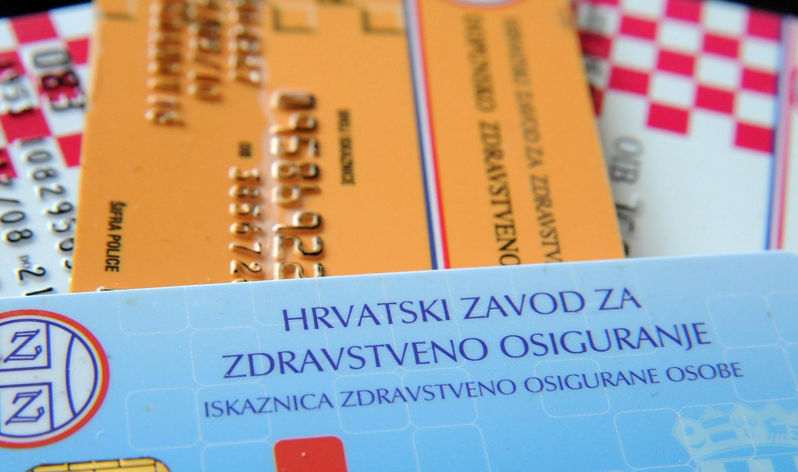 31.03.2015., Sibenik - Zdravstvena iskaznica i kartica dopunskog osiguranja. "nPhoto: Dusko Jaramaz/PIXSELL