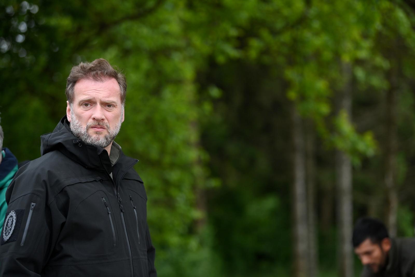 18.05.2023. Sisak - Uslijed puknuca nasipa poplavljena je udruga za terapijsko jahanje Kas. Konji su izvuceni na vrijeme, no unistene su stale i prostorije udruge. ministar obrane Mario Banozic Photo: Igor Soban/PIXSELL