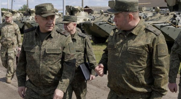 epa10679992 A handout photo made available by the Russian Defence Ministry press service shows Russia's Defense Minister Sergei Shoigu (L) visiting the arsenals and storage base of the Western Military District and checked the preparation of equipment and weapons for shipment to the zone of the special military operation, Russia, 08 June 2023. Russia's Defense Minister Sergei Shoigu announced the need to speed up the delivery of all types of military equipment to the zone of the special military operation in Ukraine.  EPA/RUSSIAN DEFENCE MINISTRY PRESS SERVICE/HANDOUT HANDOUT  HANDOUT EDITORIAL USE ONLY/NO SALES
