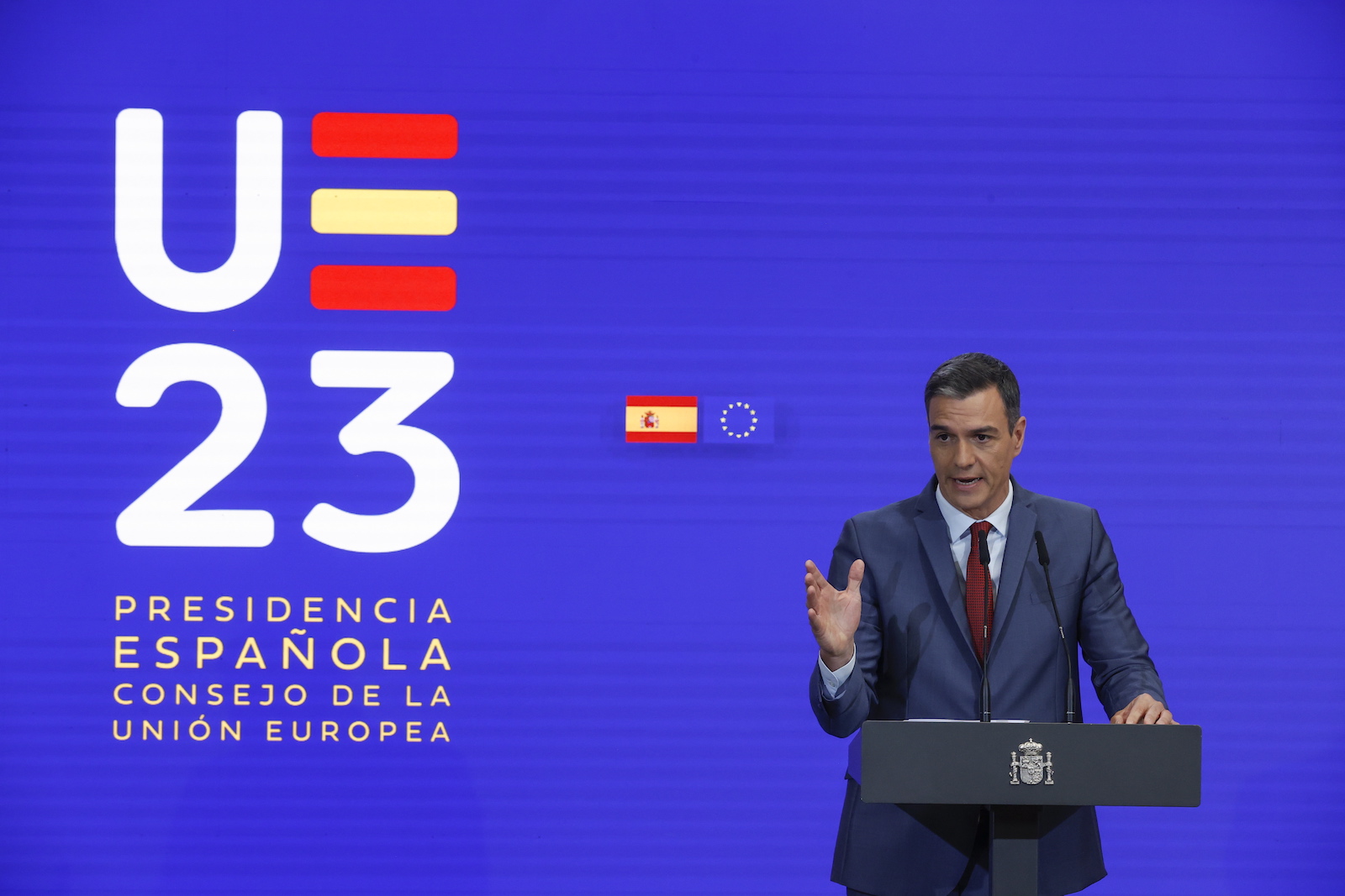 epa10691946 Spanish Prime Minister Pedro Sanchez delivers a speech to present the priorities of Spain's Presidency of the EU Council during a press conference at La Moncloa Palace's complex, in Madrid, Spain, 15 June 2023. The Spanish Presidency of the EU Council runs from next 01 July to 31 December.  EPA/Juan Carlos Hidalgo