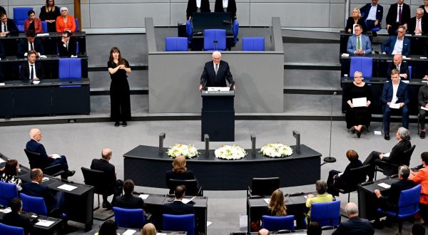 epa10694294 German President Frank-Walter Steinmeier (C)  speaks during  commemoration of the 70th anniversary of the uprising in Eastern Germany, at the German Parliament in Berlin, Germany, 16 June 2023. On 17 June 1953 the people's uprising began in Eastern Germany, formally the German Democratic Republic (GDR).  EPA/Filip Singer