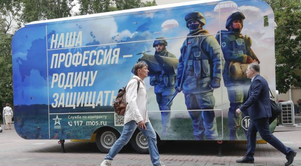 epa10715407 A mobile recruiting office where men can sign a contract with the Russian Ministry of Defense in downtown Moscow, Russia, 28 June 2023. On 24 June, counter-terrorism measures were enforced in Moscow and other Russian regions after private military company (PMC) Wagner Group chief Yevgeny Prigozhin claimed that his troops had occupied the building of the headquarters of the Southern Military District in Rostov-on-Don, demanding a meeting with Russia's defense chiefs. Belarusian President Lukashenko, a close ally of Putin, negotiated a deal with Wagner chief Prigozhin to stop the movement of the group's fighters across Russia, the press service of the President of Belarus reported. The negotiations were said to have lasted for the entire day. Prigozhin announced that Wagner fighters were turning their columns around and going back in the other direction, returning to their field camps.  EPA/MAXIM SHIPENKOV