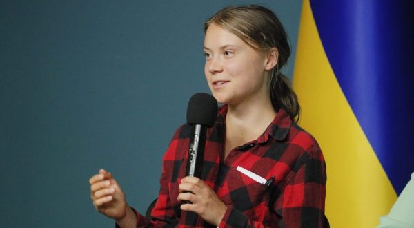 epa10717890 Swedish environmental activist Greta Thunberg addresses a press briefing on the results of the first meeting of the newly created international working group on environmental crimes of Russia, in Kyiv (Kiev), Ukraine, 29 June 2023. The international working group focuses on several areas, including the assessment of the damage caused by Russia to the environment, responsibility for ecocide and other crimes against the environment, and environmental recovery, according to a statement by the Presidency of Ukraine. Russian troops entered Ukrainian territory in February 2022, starting a conflict that has provoked destruction and a humanitarian crisis.  izvještava, BBC.