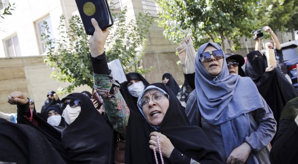 epa10719171 Iranian women hold copies of the holy book of Koran and shout slogans as they demonstrate in front of the Swedish embassy in Tehran, Iran, 30 June 2023. Iran's Foreign Ministry has summoned Sweden's charge d'affaires in Tehran, following the burning of a copy of the Koran by an Iraqi man outside a mosque in Stockholm on 28 June.  EPA/ABEDIN TAHERKENAREH