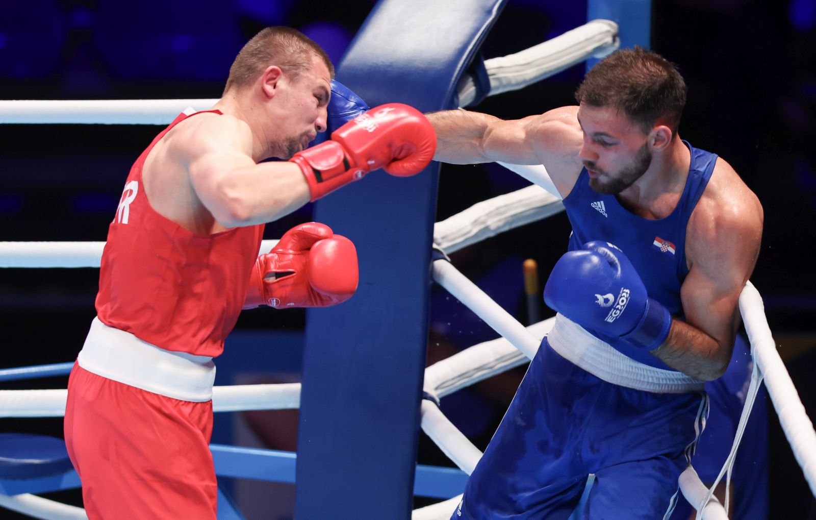 Nowy Targ, 01.07.2023 - .Hrvatski boksač Gabrijel Veočić tijekom finalnog meča u kategoriji do 80 kilograma protiv Ukrajinca Oleksandra Hkyzhniaka na Europskim igrama Krakov 2023.
foto HINA/ Damir SENČAR/ ds