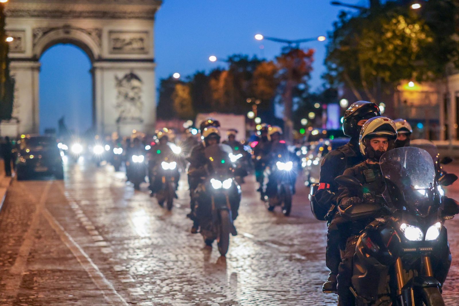 epa10723152 Riot police forces on motorbike secure the area in front of the Arc de triomphe amid fears of another night of clashes with protestors in Paris, France, 02 July 2023. Violence broke out all over France after police fatally shot a 17-year-old teenager during a traffic stop in Nanterre on 27 June.  EPA/OLIVIER MATTHYS