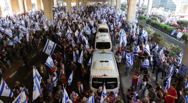 epa10724208 Anti-government protesters block a main road during a rally against the Israeli government's justice system reform plans at Ben Gurion international airport outside Tel Aviv, Israel, 03 July 2023. Mass protests continue across the country against the government's plan to reform Israel's judicial system.  EPA/ABIR SULTAN