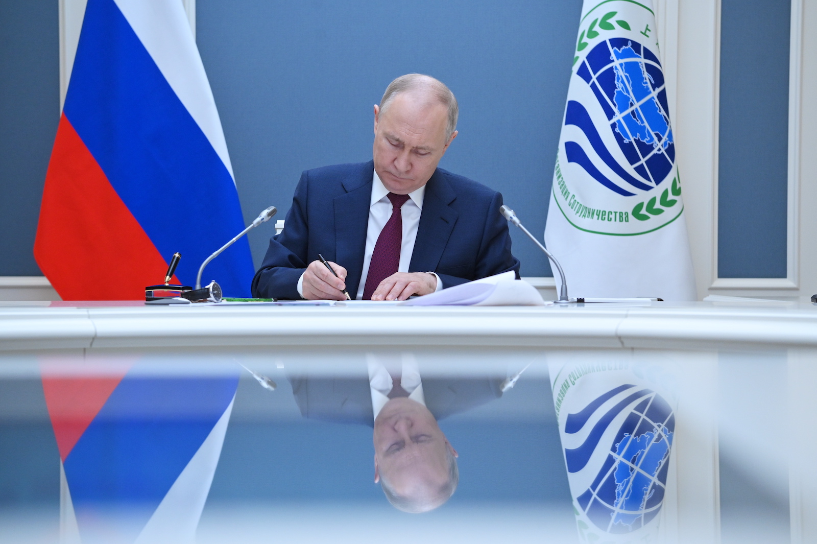 epa10725798 Russian President Vladimir Putin signs documents as he attends a meeting of the Shanghai Cooperation Organisation (SCO) Heads of State Council via a video conference at the Kremlin in Moscow, Russia, 04 July 2023. Putin welcomed Iran's entry into the SCO and urged for a speedy completion of the process of the Republic of Belarus joining.  EPA/ALEXANDER KOZAKOV/SPUTNIK/KREMLIN POOL MANDATORY CREDIT