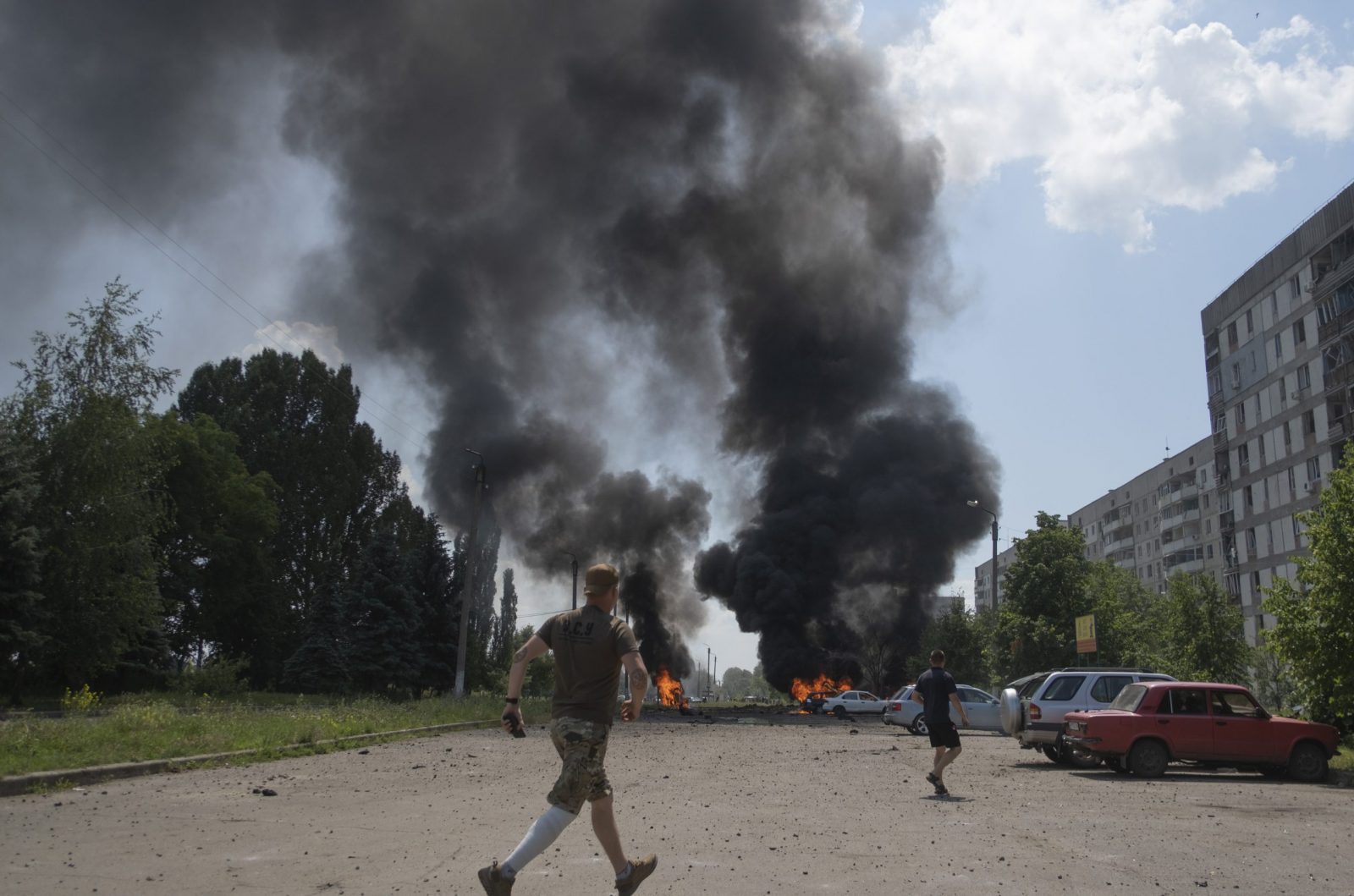 epa10725974 Locals react at the scene of a rocket attack on the Pervomaiskyi settlement of the Kharkiv area, eastern Ukraine, 04 July 2023 amid the Russian invasion. At least 31 people were injured, including nine children, according to the State Emergency Service. Russian troops entered Ukrainian territory in February 2022, starting a conflict that has provoked destruction and a humanitarian crisis.  EPA/GEORGE IVANCHENKO
