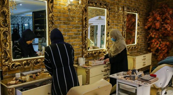 epa10726547 Staff prepare to leave after closing a beauty salon in Kabul, Afghanistan, 04 July 2023. The Taliban government has in a recent decree imposed a ban on women’s beauty salons in Afghanistan, that will effect some 12,000 hairdressing salons according to the Kabul Chamber Of Craftsmen. The Ministry for the Propagation of Virtue and the Prevention of Vice on 04 July confirmed that beauty parlors were ordered to wind down their businesses within a month in Kabul and all 33 Afghan provinces.  EPA/SAMIULLAH POPAL