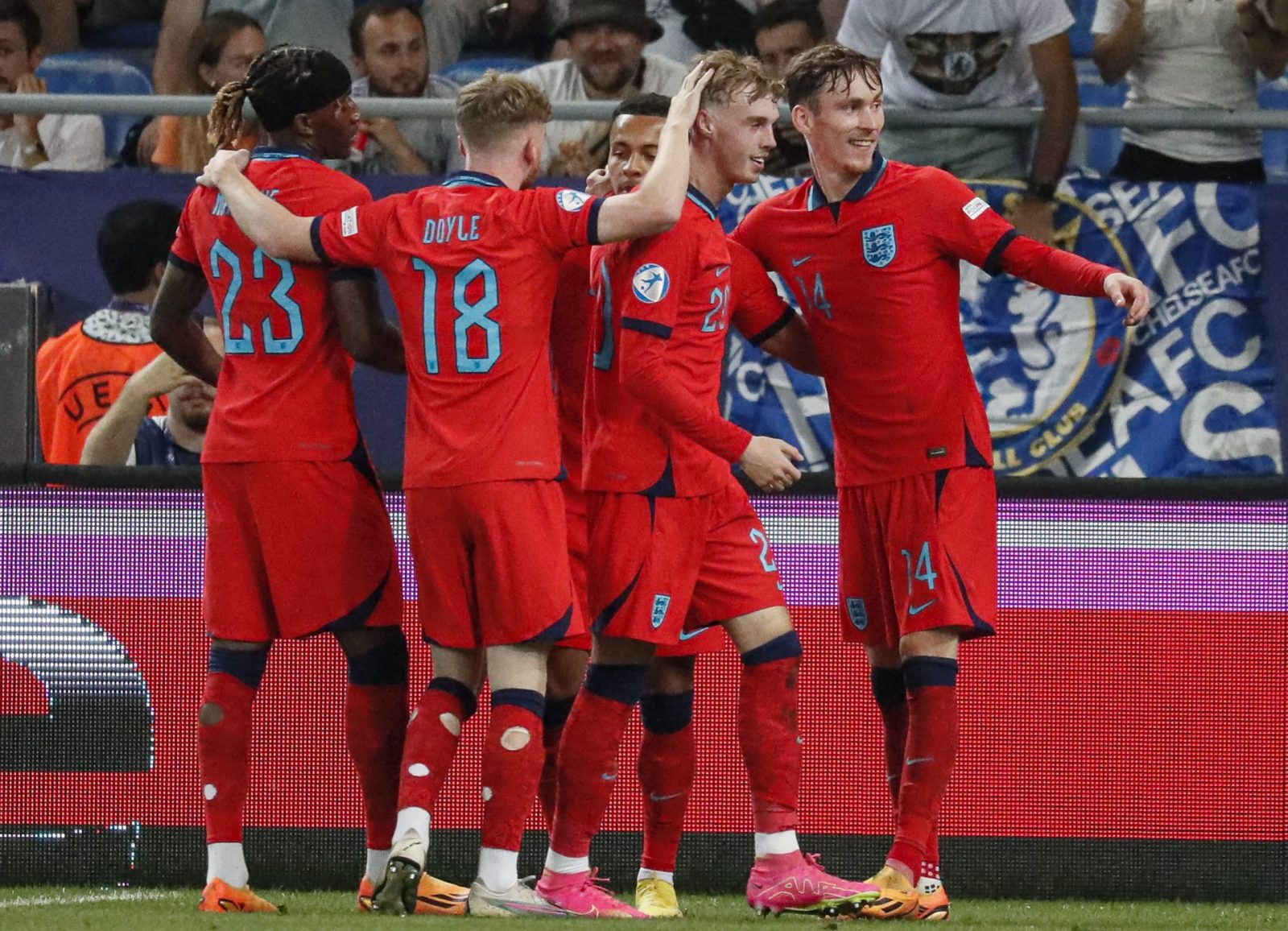 epa10728213 England players celebrate the 3-0 lead during the UEFA Under-21 Championship semi final match between Israel and England in Batumi, Georgia, 05 July 2023.  EPA/YURI KOCHETKOV