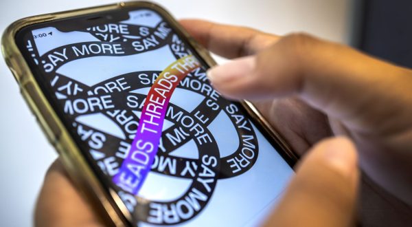 epa10729850 A person using a mobile phone logs in to the new Threads app in Miami, Florida, USA, 06 July 2023. Meta, the company behind Facebook and Instagram, said in a press release on 05 July 2023, that Mark Zuckerberg announced the initial version of 'Threads', an Instagram's text-based conversation app.  EPA/CRISTOBAL HERRERA-ULASHKEVICH