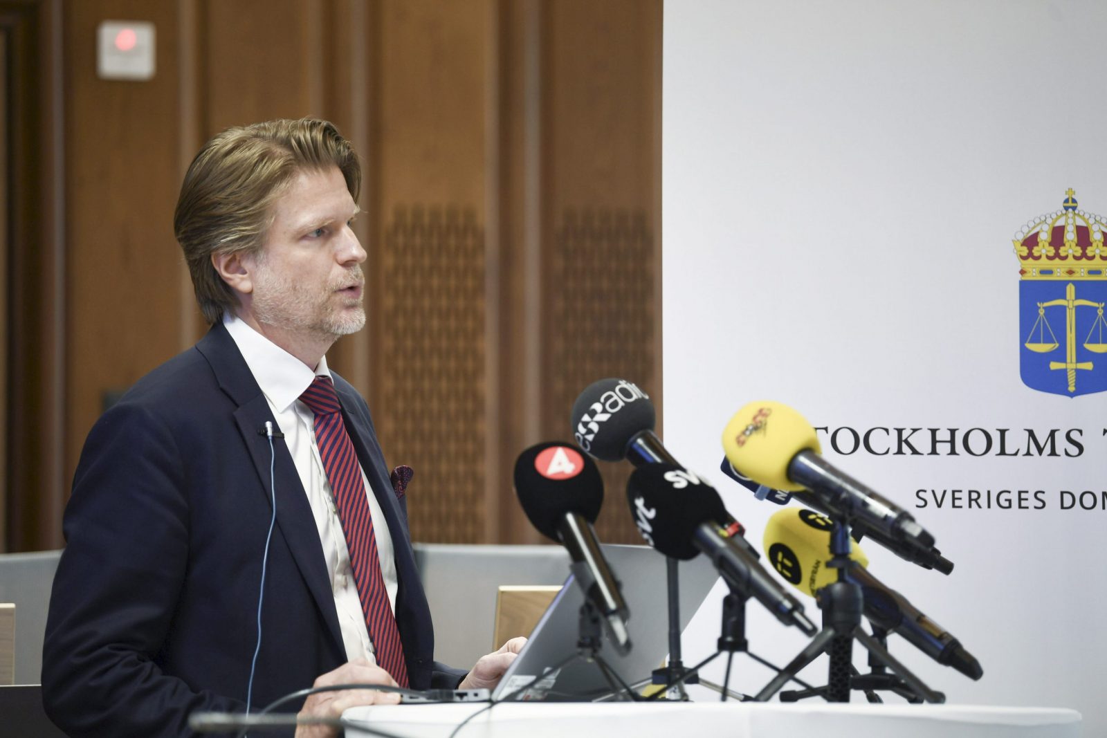 epa10730630 President of the court, chief councilor Mans Wigen talks to the media during a press conference after the verdict in the case of attempted financing of the Kurdistan Workers Party (PKK) was announced in the Stockholm district court, Sweden, 06 July 2023. A man was found guilty of trying to finance the outlawed PKK.  EPA/OSCAR OLSSON  SWEDEN OUT