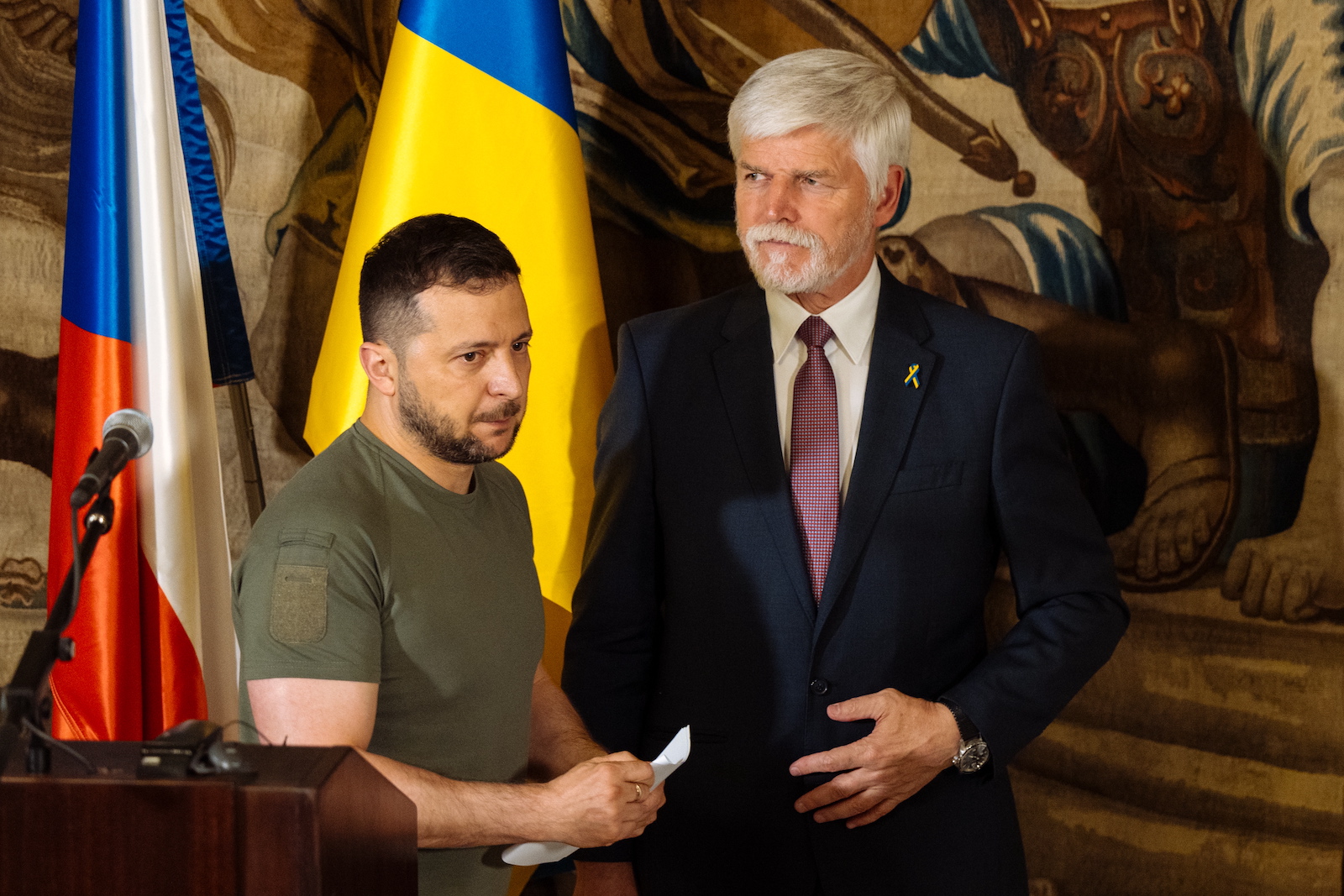 epa10730926 Ukraine's President Volodymyr Zelensky (L) and the Czech president Petr Pavel (R) address a joint press conference following their meeting at Prague Castle, in Prague, Czech Republic, 06 July 2023  EPA/STRINGER