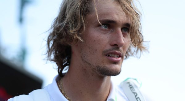 epa10732462 Alexander Zverev of Germany leaves court after winning his Men's Singles 2nd round match against Yosuke Watanuki of Japan at the Wimbledon Championships, Wimbledon, Britain, 07 July 2023.  EPA/ISABEL INFANTES   EDITORIAL USE ONLY