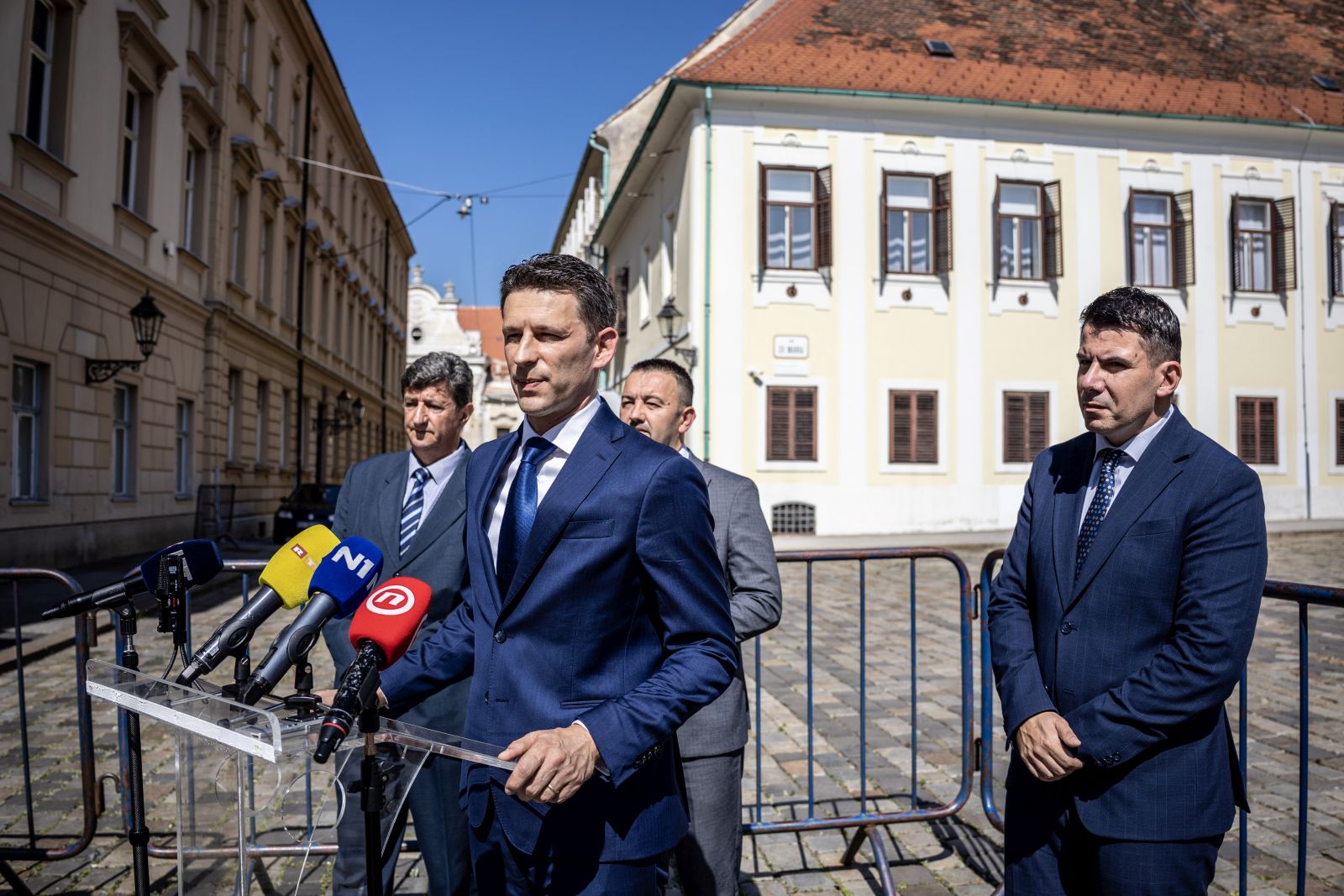 Zagreb, 8.7.2023 - Konferencija za novinare na kojoj su saborski zastupnici Mosta i Hrvatskih suverenista govoriti o zajedničkoj inicijativi. Na slici Marijan Pavliček, Božo Petrov, Željko Sačić i Nikola Grmoja.
Foto Hina/ Dario GRZELJ/ dag