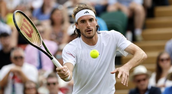 epa10734565 Stefanos Tsitsipas of Greece in action against Laslo Djere of Serbia during their Men's Singles third round match at the Wimbledon Championships, Wimbledon, Britain, 08 July 2023.  EPA/TOLGA AKMEN   EDITORIAL USE ONLY
