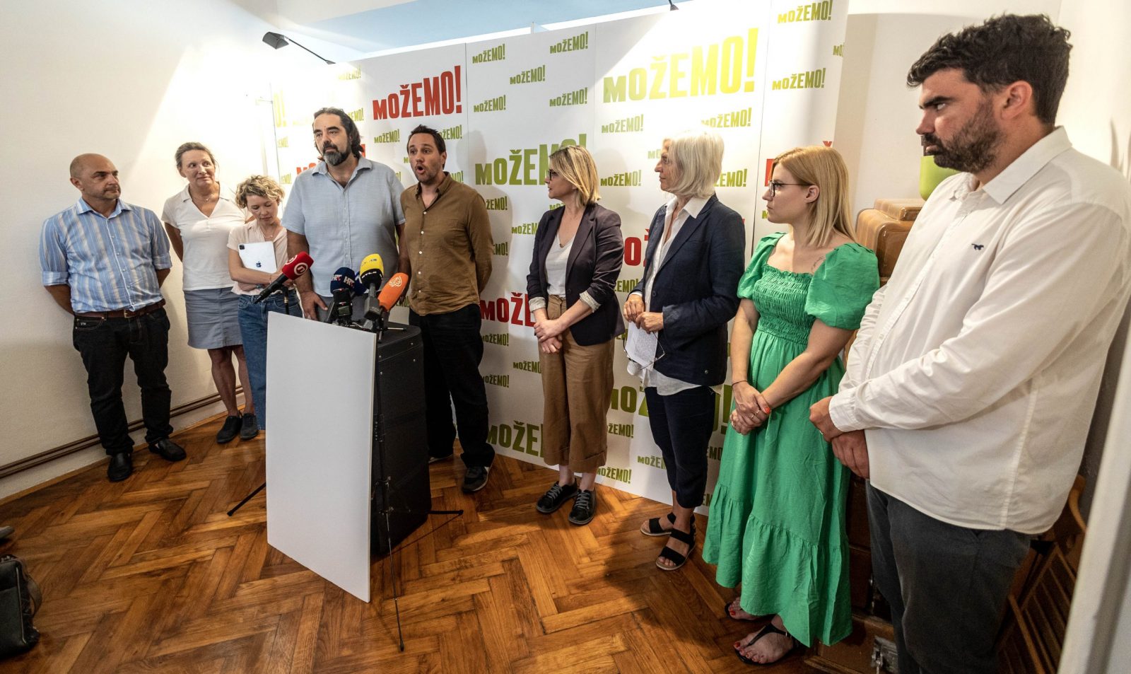 Zagreb, 9.7.2023 - Konferencija za novinare stranke Možemo!  o novom, izmijenjenom Prijedlogu Zakona o pomorskom dobru i morskim  lukama, koji će sljedećeg tjedna biti na dnevnom redu Hrvatskog sabora. Na slici Urša Raukar, Ivana Kekin, Marko Giljača, Nebojša Zelić, Sandra Benčić, Dušica Radojčić.
Foto Hina/ Dario GRZELJ/ dag