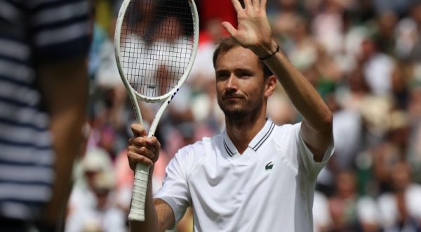 epa10737682 Daniil Medvedev of Russia celebrates winning during the Men's Singles 4th round match against Jiri Lehecka of Czech Republic at the Wimbledon Championships, Wimbledon, Britain, 10 July 2023.  EPA/ISABEL INFANTES   EDITORIAL USE ONLY