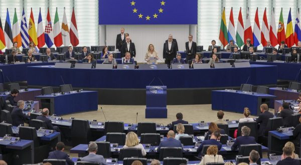epa10738069 European Parliament President Roberta Metsola (C) speaks at the start of the European Parliament's plenary session in Strasbourg, France, 10 July 2023. The European Parliament's plenary session runs from 10 to 13 July.  EPA/JULIEN WARNAND