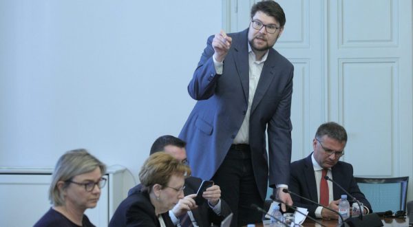 Zagreb,11.7.2023.- U Hrvatskom saboru sastao se odbor za Ustav,poslovnik i politički sustav.Na slici Sandra Benčić,Vesna Nađ,Arsen Bauk i Peđa Grbin. foto HINA/Tomislav PAVLEK/tp