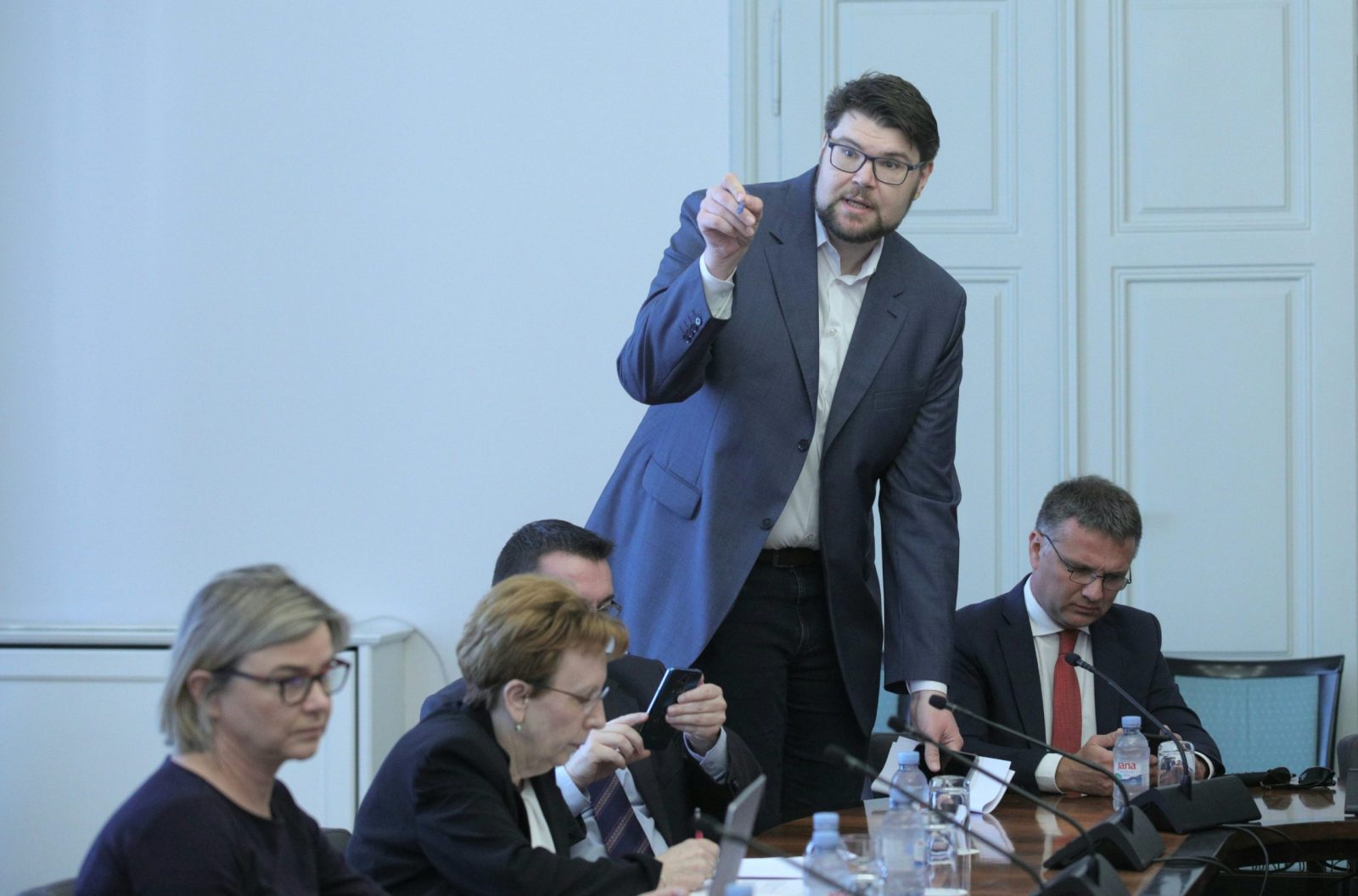 Zagreb,11.7.2023.- U Hrvatskom saboru sastao se odbor za Ustav,poslovnik i politički sustav.Na slici Sandra Benčić,Vesna Nađ,Arsen Bauk i Peđa Grbin. foto HINA/Tomislav PAVLEK/tp