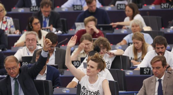 epa10741364 Members of the European Parliament (MEP’s) during a voting session of the European Parliament in Strasbourg, France, 12 July 2023. Members of the European Parliament (MEP’s) are voting on the European law on the Nature Restoration Law.  EPA/JULIEN WARNAND