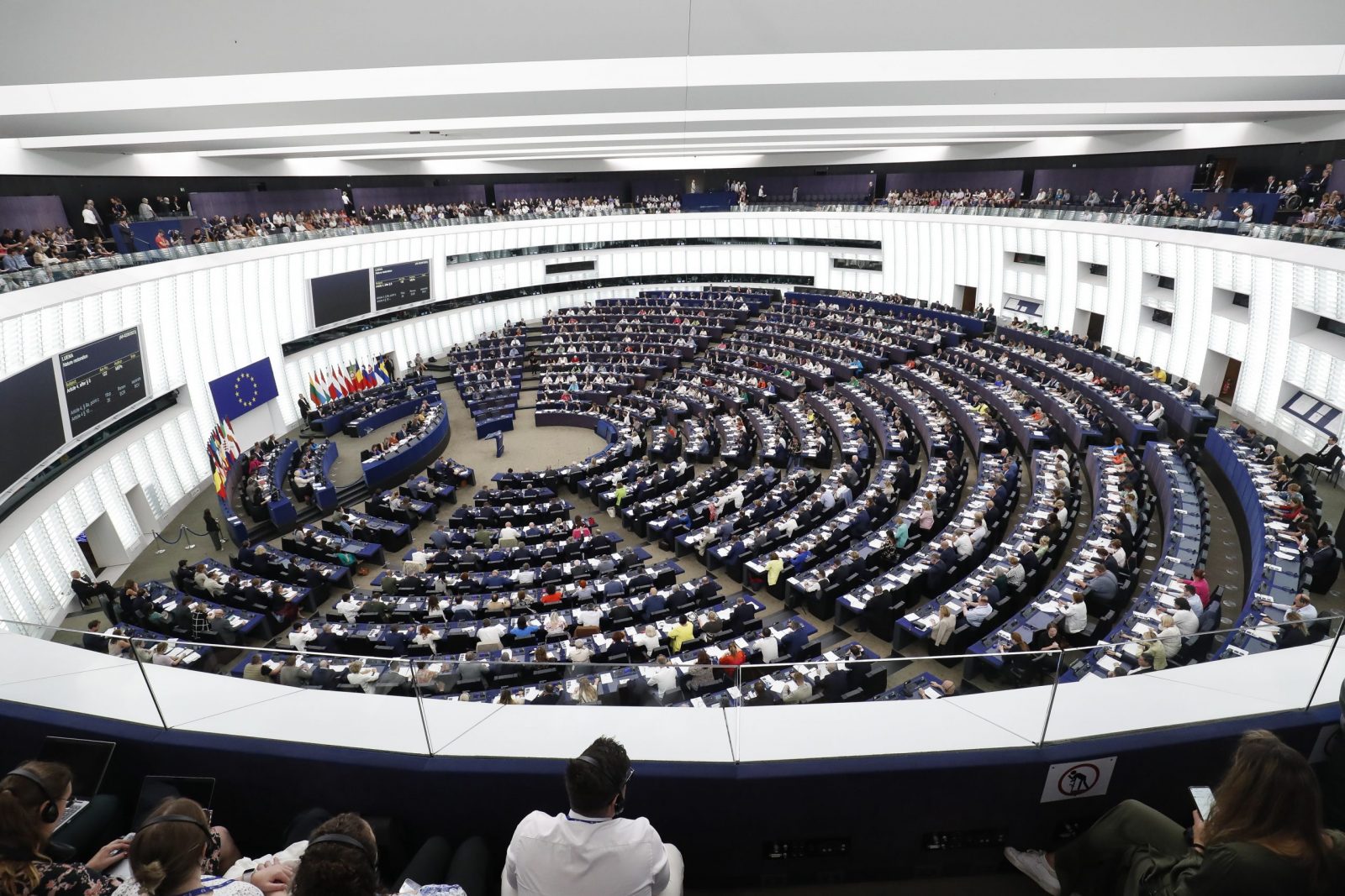 epa10741374 Members of the European Parliament (MEP’s) during a voting session of the European Parliament in Strasbourg, France, 12 July 2023. Members of the European Parliament (MEP’s) are voting on the European law on the Nature Restoration Law.  EPA/JULIEN WARNAND