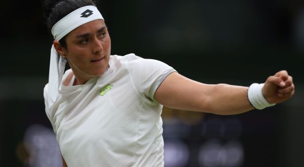 epa10744131 Ons Jabeur of Tunisia reacts during her Women's Singles semi-final match against Aryna Sabalenka of Belarus at the Wimbledon Championships, Wimbledon, Britain, 13 July 2023.  EPA/ISABEL INFANTES   EDITORIAL USE ONLY