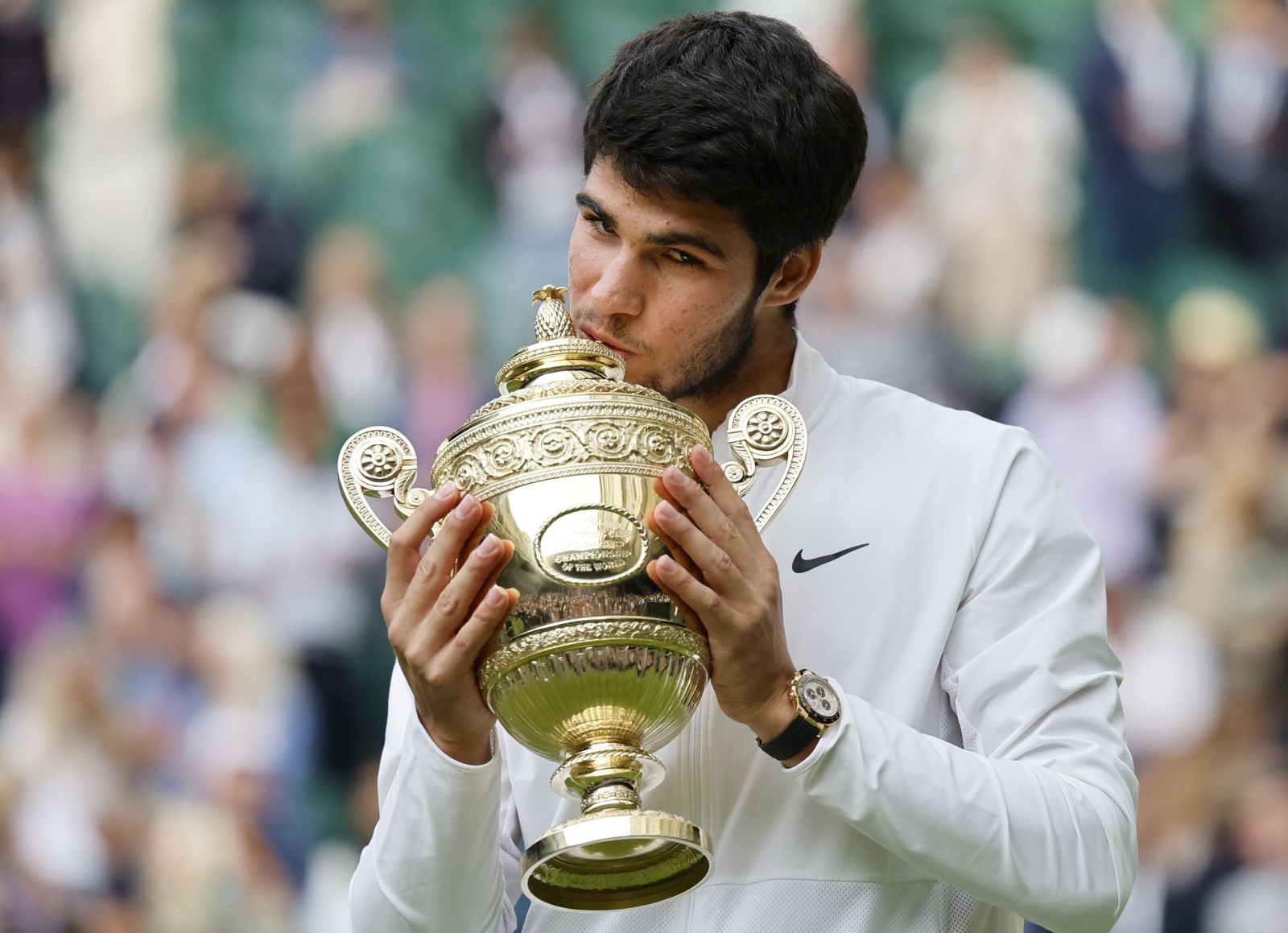 epa10750304 Carlos Alcaraz of Spain poses with the trophy after winning his Men's Singles final match against Novak Djokovic of Serbia at the Wimbledon Championships, Wimbledon, Britain, 16 July 2023.  EPA/TOLGA AKMEN   EDITORIAL USE ONLY  EDITORIAL USE ONLY