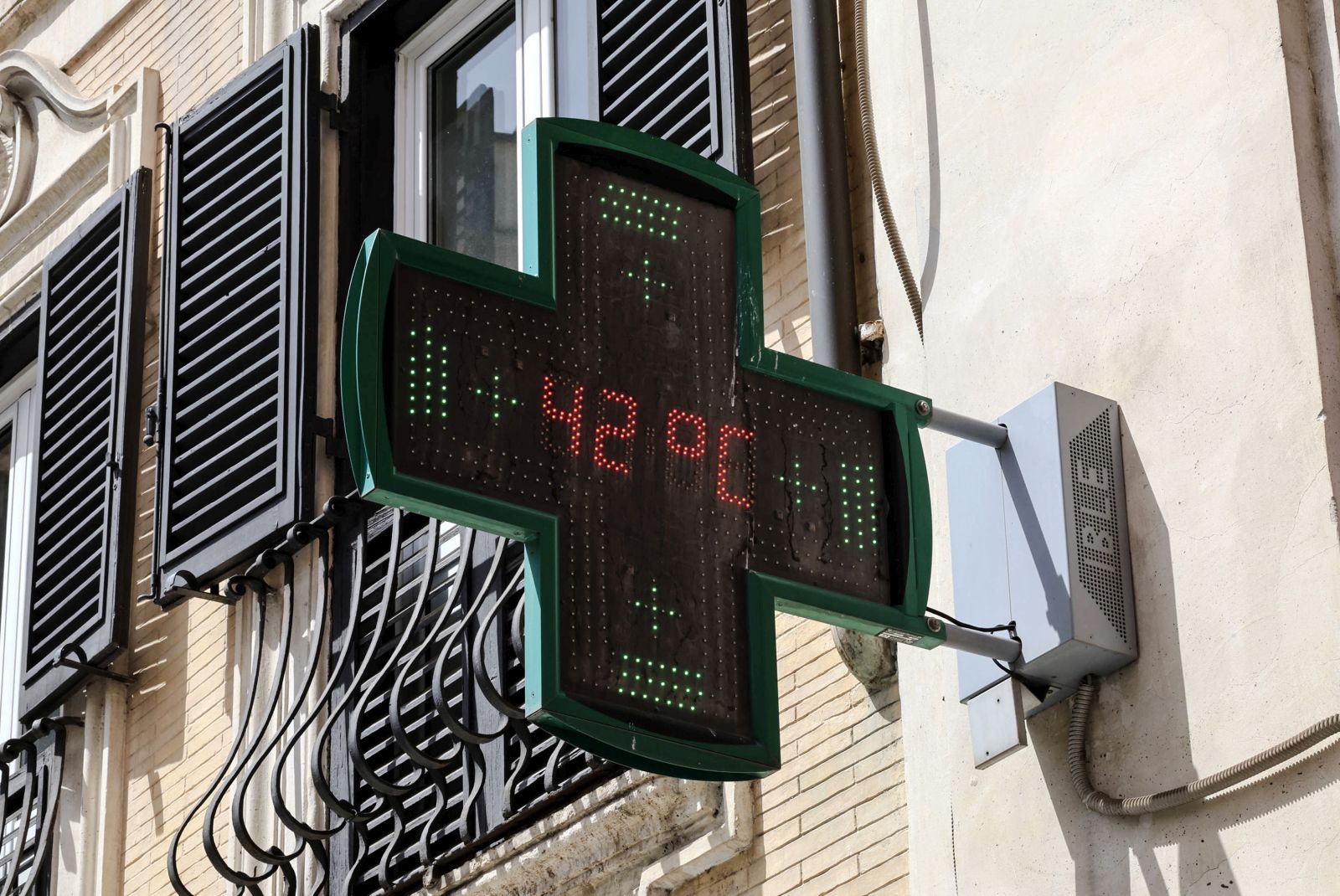 epa10751450 A thermometer outside a pharmacy displays '42 degrees Celsius' in Rome,  Italy, 17 July 2023. Southern Europe is experiencing a major heat wave this week with temperatures expected to climb up to 48 Celsius degrees on the islands of Sicily and Sardinia. Italy's health ministry sent on 17 July a circular letter to the country's regional governments with a series of recommendations to manage the impact of the intense heat wave the country is enduring. These recommendations include setting up a 'heat code' at emergency rooms with special, priority procedures for people suffering heat-related health issues.  EPA/MASSIMO PERCOSSI