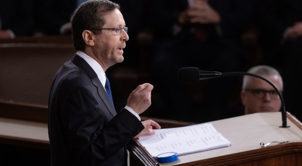epa10756005 President of Israel Isaac Herzog delivers an address before a joint meeting of the US Congress on the floor of the House of Representatives in Washington, DC, USA, 19 July 2023. The address comes a day after Herzog met with US President Joe Biden to discuss relations between the two nations and reassure the United States of Israel's commitment to democracy.  EPA/MICHAEL REYNOLDS
