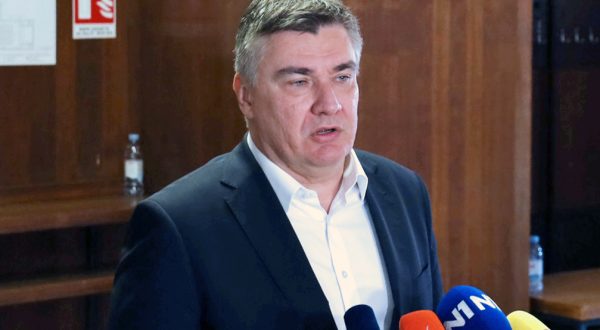 Krapinske Toplice, 20.7.2023.- Sveèana sjednica Opæinskog vijeæa Opæine Krapinske Toplice povodom 30. godinjice Opæine. Na slici predsjednik Republike Zoran Milanoviæ. 
foto HINA/ Sinia KALAJDIJA/ ua