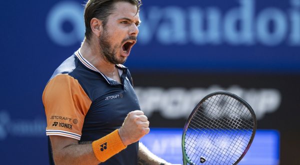 epa10758476 Stan Wawrinka of Switzerland reacts against Jaume Munar of Spain at the Swiss Open tennis tournament in Gstaad, Switzerland, 20 July 2023.  EPA/PETER SCHNEIDER