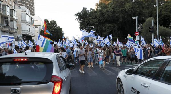 epa10758530 Anti-government protesters take part in a protest against the Israeli justice system reform in Tel Aviv, Israel, 20 July 2023. Protesters called for a new 'night of resistance' all around the country, in response to the Israeli government plans to pass an unpopular justice reform, which the protesters fear will weaken the independence of the Israeli Supreme Court.  In the absence of a constitution for the state of Israel, the Supreme Court plays a major role in maintaining the checks and balances between the legislative, the judiciary and the executive bodies of the state.  EPA/ATEF SAFADI