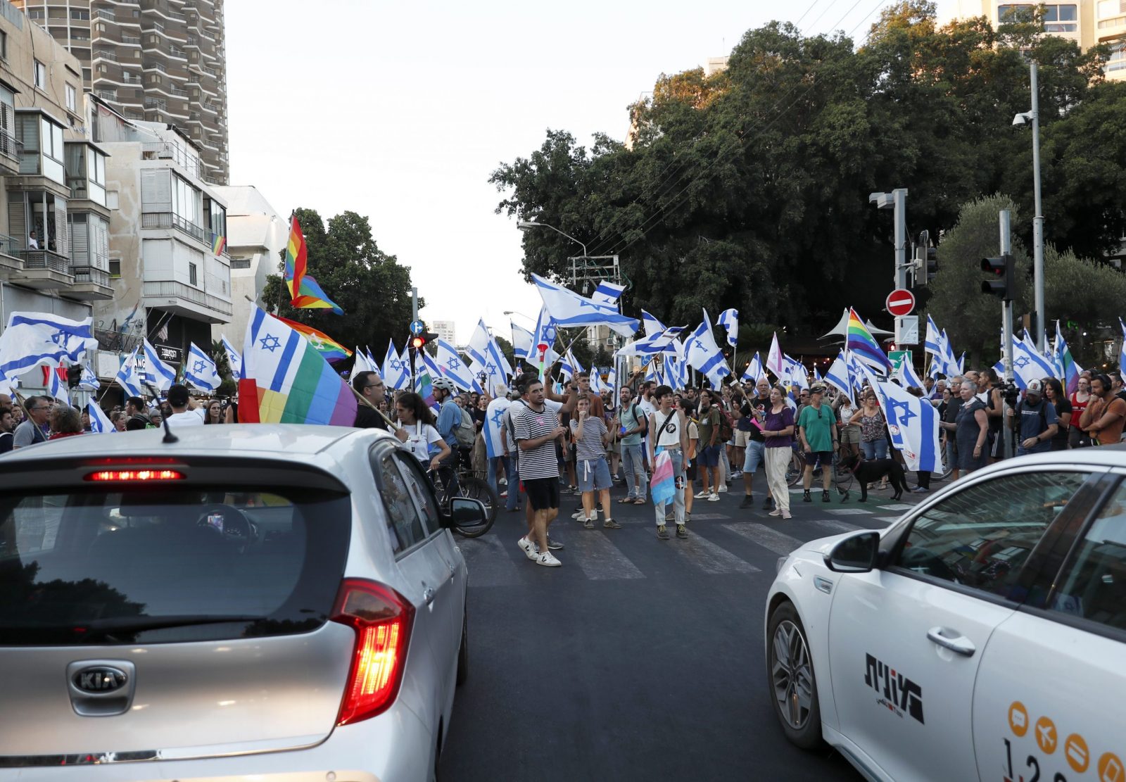 epa10758530 Anti-government protesters take part in a protest against the Israeli justice system reform in Tel Aviv, Israel, 20 July 2023. Protesters called for a new 'night of resistance' all around the country, in response to the Israeli government plans to pass an unpopular justice reform, which the protesters fear will weaken the independence of the Israeli Supreme Court.  In the absence of a constitution for the state of Israel, the Supreme Court plays a major role in maintaining the checks and balances between the legislative, the judiciary and the executive bodies of the state.  EPA/ATEF SAFADI
