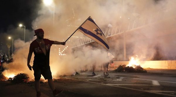 epa10758818 Anti-government protesters burn barricades as they block Ayalon highway during a protest against the Israeli justice system reform in Tel Aviv, Israel, 20 July 2023. Protesters called for a new 'night of resistance' all around the country, in response to the Israeli government plans to pass an unpopular justice reform, which the protesters fear will weaken the independence of the Israeli Supreme Court.  In the absence of a constitution for the state of Israel, the Supreme Court plays a major role in maintaining the checks and balances between the legislative, the judiciary and the executive bodies of the state.  EPA/ATEF SAFADI