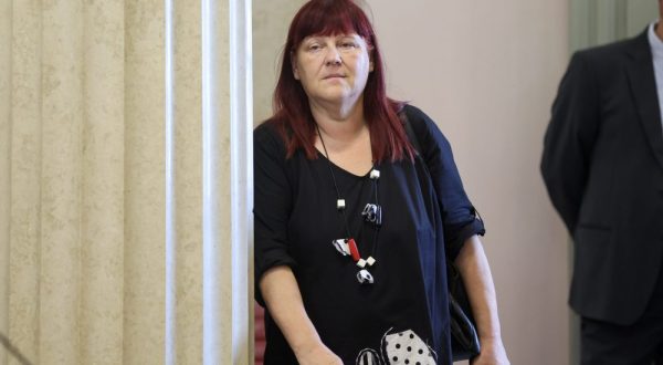 Zagreb, 22.07.2023 - Nastavak trodnevne 17. izvanredne sjednice Hrvatskoga sabora na kojoj zastupnici raspravljaju o tome koje su institucije i osobe odgovorne za financijsku štetu nanesenu HEP-u u provedbi Uredbe o otklanjanju poremećaja na domaćem tržištu energije. Na slici Maja Grba Bujević.
foto HINA/ Damir SENČAR/ ds