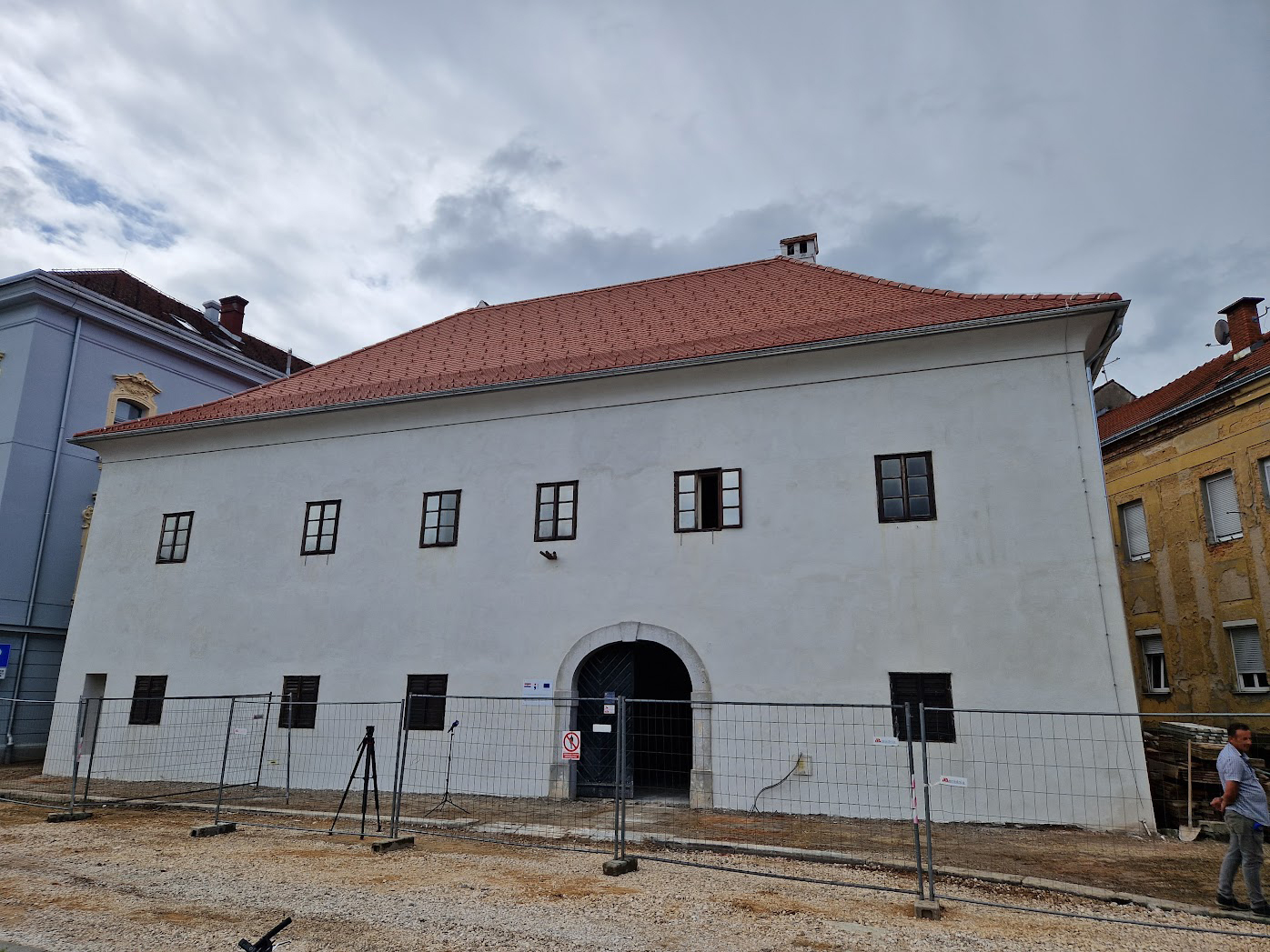 Karlovac, 26.07.2023 - Zavrena je konstrukcijska obnova zgrade Gradskog muzeja Karlovac, za to je s projektiranjem i nadzorom iz Fonda solidarnosti Europske unije osigurano ukupno 1,44 milijuna eura bespovratno, a nakon cjelovite obnove æe muzej dobiti novi postav, najavljeno je u srijedu u Karlovcu. foto HINA/ Marin BAKIÆ/ ik