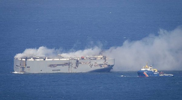 epa10770010 The cargo ship Fremantle Highway is on fire in the North Sea north of Ameland, the Netherlands, 26 July 2023. A fire broke out overnight on 26 July on the Fremantle Highway, a freighter with 23 crew members onboard, in the North Sea, north of Ameland. According to the Dutch Coast Guard, one person died, and several got hurt.  EPA/JAN SPOELSTRA