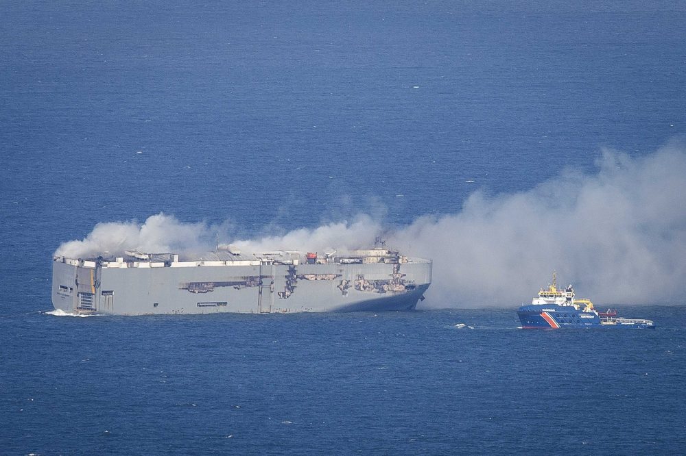 epa10770010 The cargo ship Fremantle Highway is on fire in the North Sea north of Ameland, the Netherlands, 26 July 2023. A fire broke out overnight on 26 July on the Fremantle Highway, a freighter with 23 crew members onboard, in the North Sea, north of Ameland. According to the Dutch Coast Guard, one person died, and several got hurt.  EPA/JAN SPOELSTRA