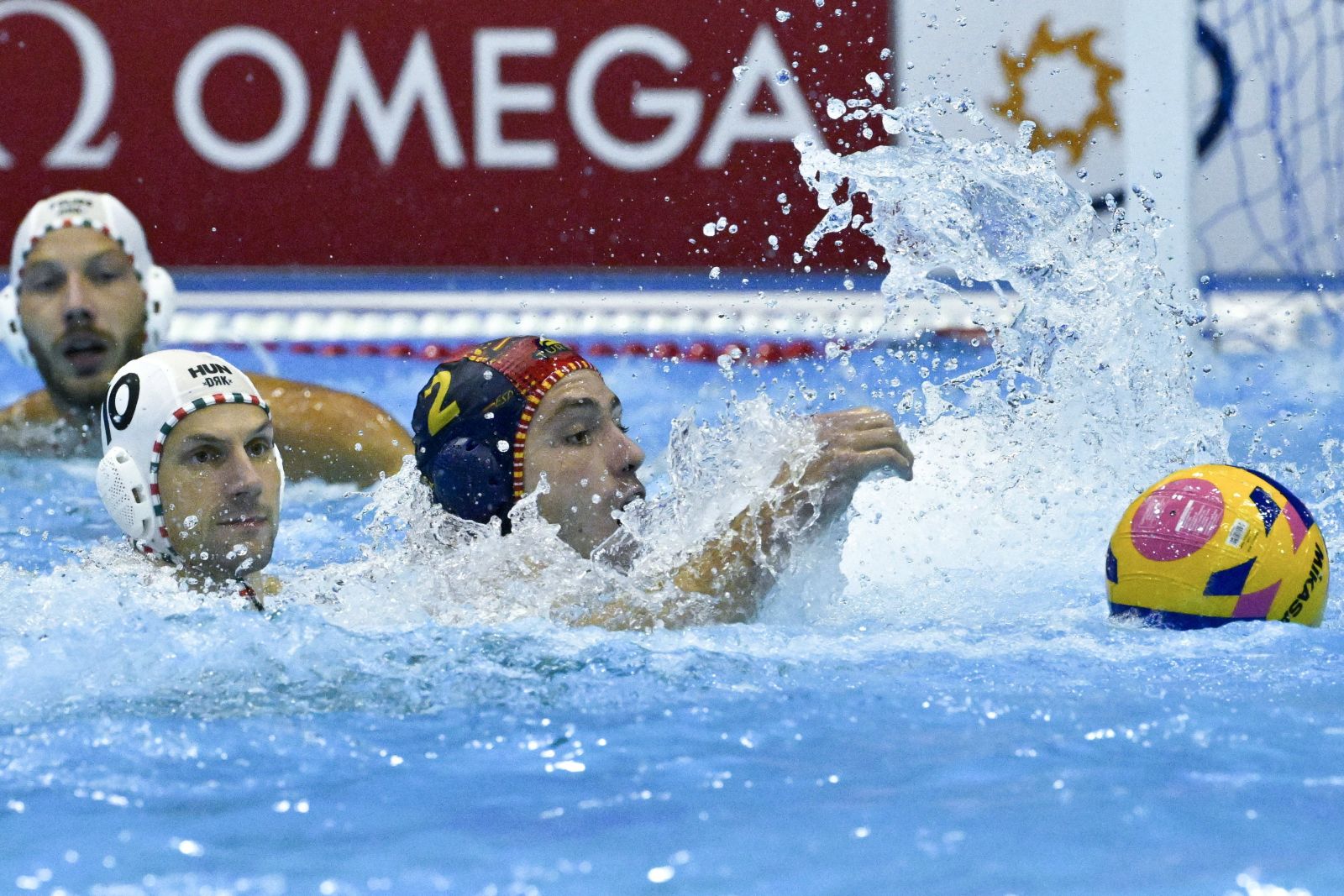 epa10771099 Denes Varga of Hungary (L) in action against Alberto Munarriz Egana of Spain during the men's water polo Hungary vs Spain quarterfinal match during the World Aquatics Championships in Fukuoka, Japan, 27 July 2023.  EPA/Szilard Koszticsak HUNGARY OUT