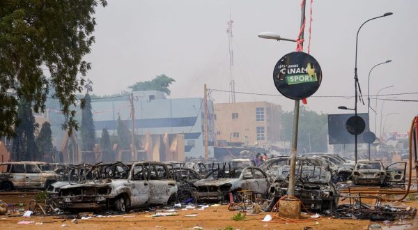 epa10771853 Torched cars lay on a parking lot near the Nigerien Party for Democracy and Socialism headquarters in Niamey, Niger, 27 July 2023. Mutinous soldiers calling themselves the National Council for the Safeguarding of the Country claimed to have overthrown President Mohamed Bazoum, Niger's democratically elected President, in a Televised address on 26 July evening.  EPA/STR