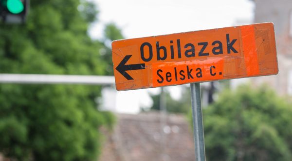 01.07.2023., Zagreb - Zbog potrebe izvodjenja radova na sanaciji zeljeznicko cestovnog podvoznjaka koje Hrvatske zeljeznice izvode u sklopu rekonstrukcije pruge od Zapresica do glavnog kolodvora, Selska cesta na dijelu od Prilaza baruna Filipovica do Zagorske ulice bit ce zatvorena za sav promet u periodu od 1. srpnja od 7:00 sati do cetvrtka 27. srpnja 2023. do 18:00 sati. Photo: Luka Stanzl/PIXSELL