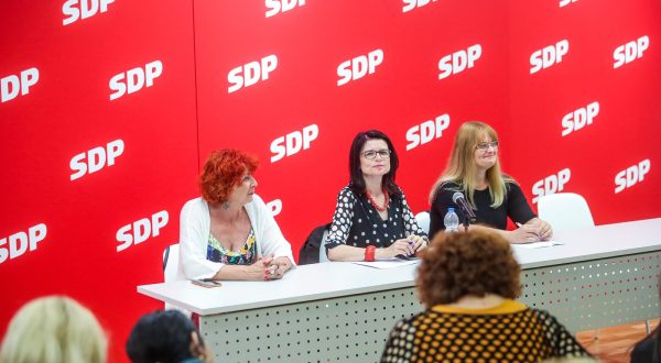 01.07.2023., Zagreb - U sredisnjici SDP-a na Trgu Drage Iblera odrzana je tematska sjednica Glavnog odbora Foruma zena SDP-a i okrugli stol u povodu 10 godina clanstva Republike Hrvatske u Europskoj uniji, pod naslovom "Rodna ravnopravnost - sto smo postigli u proteklih 10 godina?". Andreja Maric (C) Photo: Slavko Midzor/PIXSELL