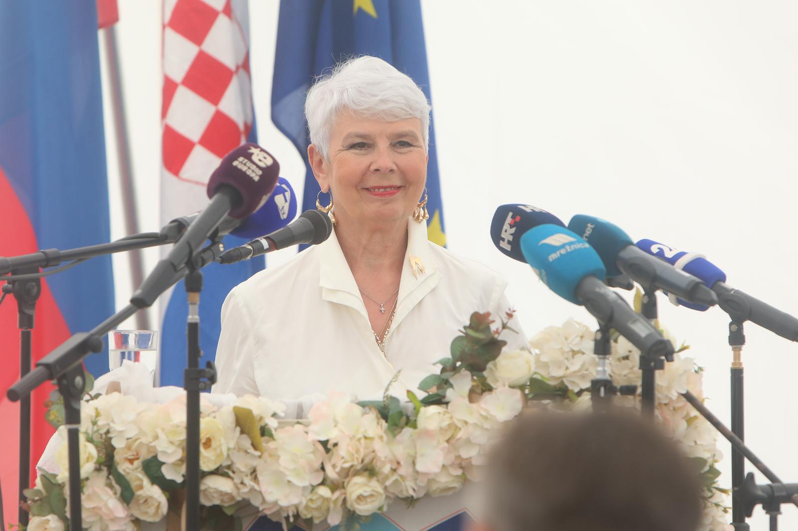 01.07.2023., Jurovski brod - U sklopu obiljezavanja 10. godisnjice ulaska Hrvatske u EU u organizaciji udruge „Anno 93” iz Beca  , na bivsem granicnom prijelazu Jurovski Brod – Metlika sastali su se bivsa hrvatska premijerka Jadranka Kosor te bivsi premijer i predsjednik Republike Slovenije Borut Pahor. Photo: Kristina Stedul Fabac/PIXSELL
