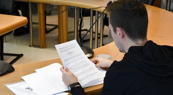 02.05.2023., Slavonski Brod - U Velikoj vijecnici Brodsko-posavske zupanije potpisani ugovori o stipendiranju studenata. Photo: Ivica Galovic/PIXSELL