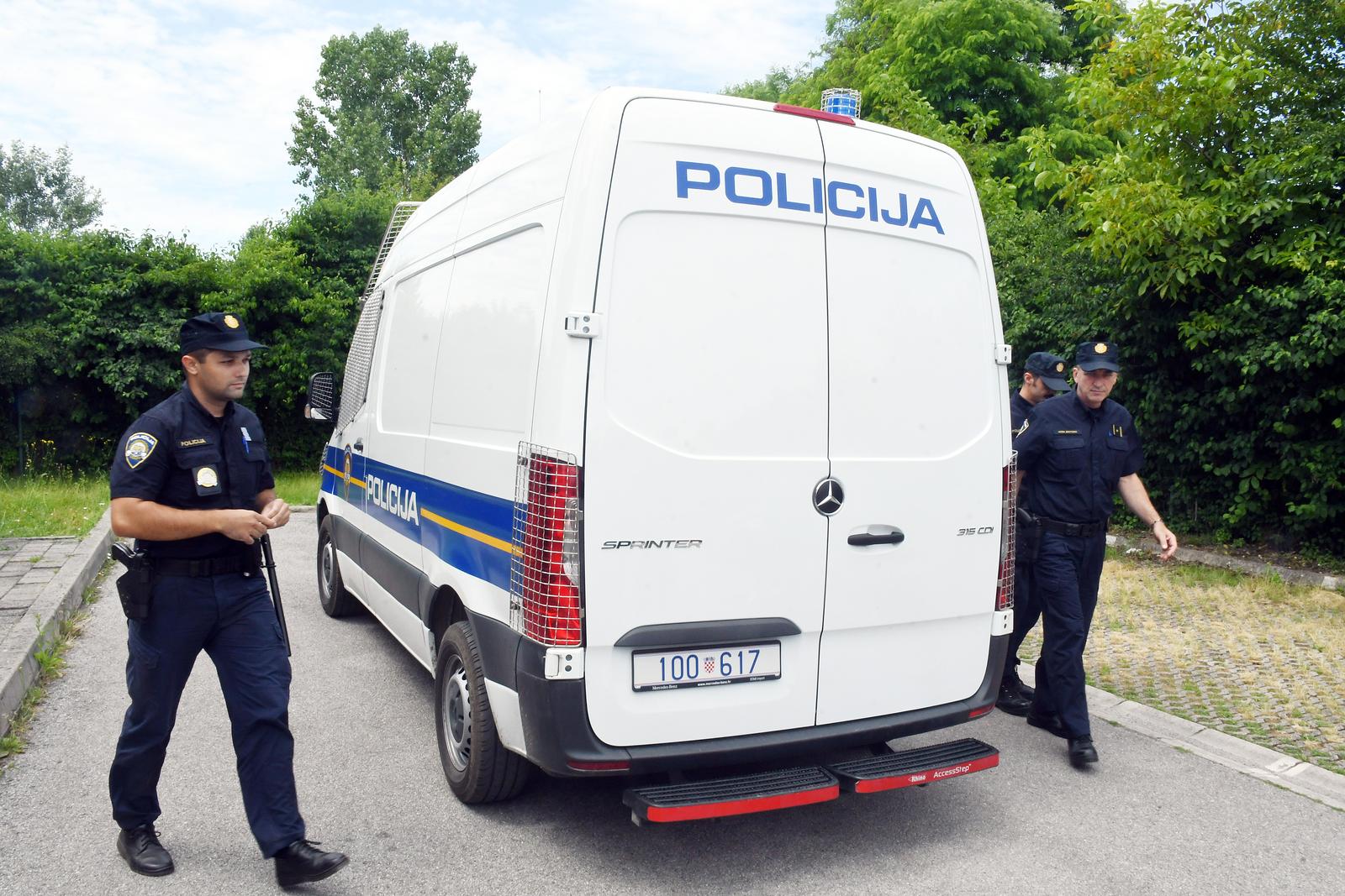 03.07.2023., Sisak - U Zupanijsko drzavno odvjetnistvo u Sisku priveden je muskarac osumnjicen za ubojstvo, ranjavanje i palez kada je u Sisku u pucnjavi ubijena jedna osoba, a osam ih je ranjeno. Photo: Nikola Cutuk/PIXSELL