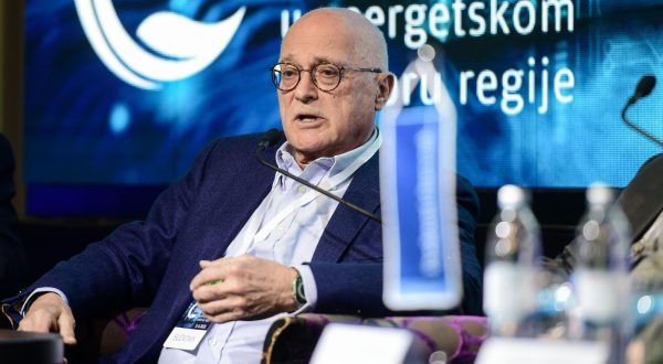05.04.2023., Zagreb - Zapocela je konferencija Poslovnog dnevnika "Zeleni plan u energetskom sektoru". Panel diskusija na temu "Stari energenti u novim politickim okruzenjima" u kojem sudjeluju doc. dr. sc. Darko Pavlovic, savjetnik predsjednika Uprave, Plinacro, Igor Dekanic, neovisni strucnjak za energetiku, Davor Stern, neovisni energetski strucnjak i Zelimir Sikonja, predsjednik Hrvatske udruge naftnih inzenjera i geologa. Photo: Neva Zganec/PIXSELL